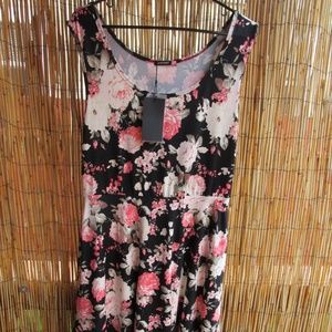 Le Confort NWT Floral Dress Size Large